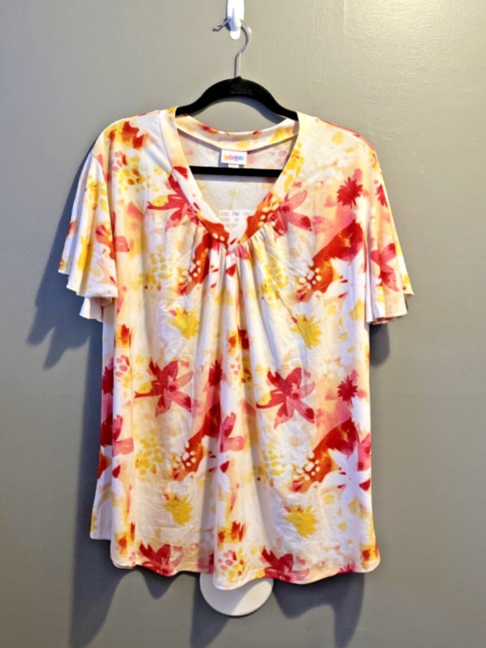 LuLaRoe Susie Bell V-Neck Knit Blouse Womens 3XL 3X Flutter Sleeve Floral NEW